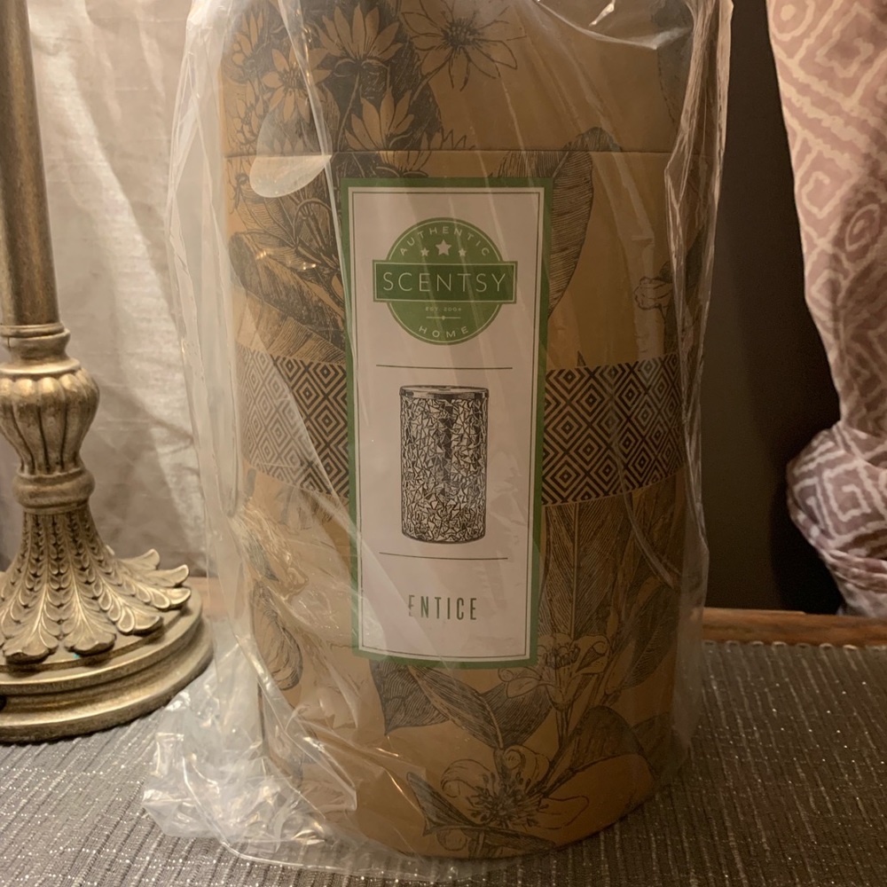 NEW | Scentsy ENTICE Diffuser Shade